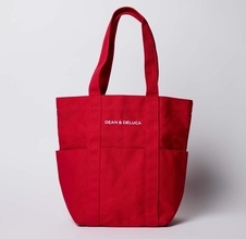 DEAN & DELUCA「福袋2026」受付開始、赤い限定トートにクッキー缶･ボトル･ポップコーンなど詰め合わせ