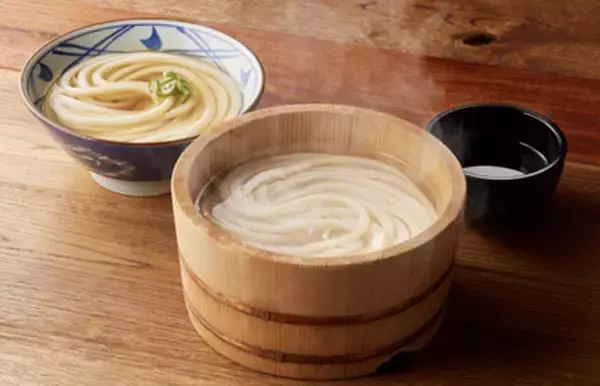 「【丸亀製麺】創業感謝祭を開催　貴重な「限定ステッカー」の配布、うどん・天ぷらが安くなるクーポン進呈、「麺匠」が参加の特別イベント実施」の画像