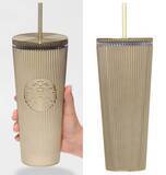 「【スタバ】クリスマスグッズ発売、ホリデー気分が高まるマグカップやボトルを展開」の画像10