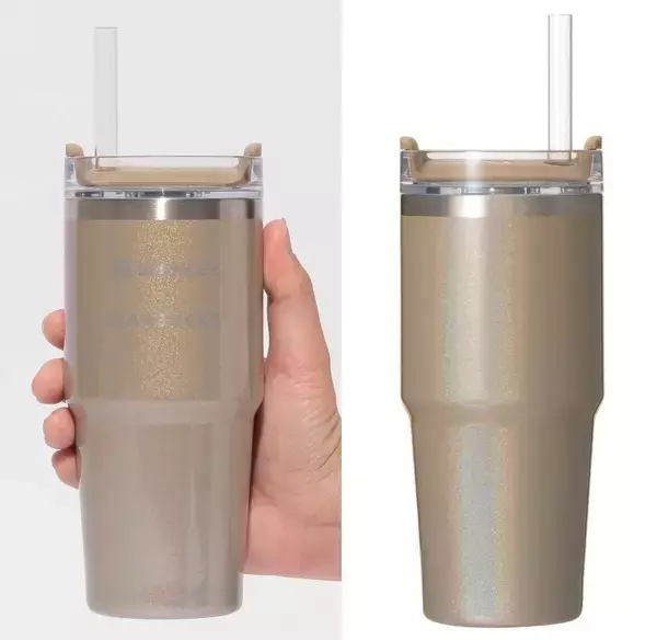 「【スタバ】クリスマスグッズ発売、ホリデー気分が高まるマグカップやボトルを展開」の画像