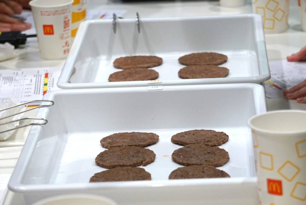 マクドナルド、世界100か国で“同じ味”を守る舞台裏　年1回の「官能評価」に密着
