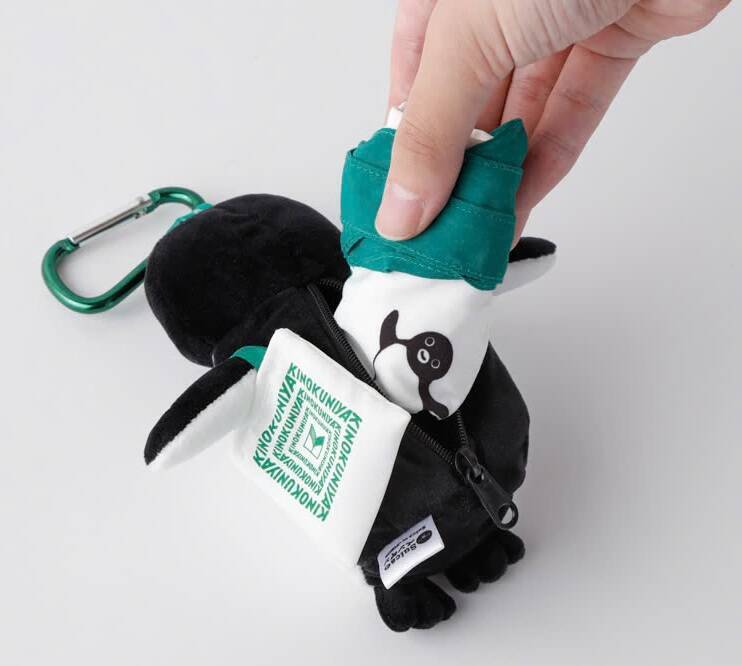 紀ノ国屋「Suicaのペンギンマスコットバッグ」発売　中にエコバッグ入り、グリーン・レッド・ネイビーの3色