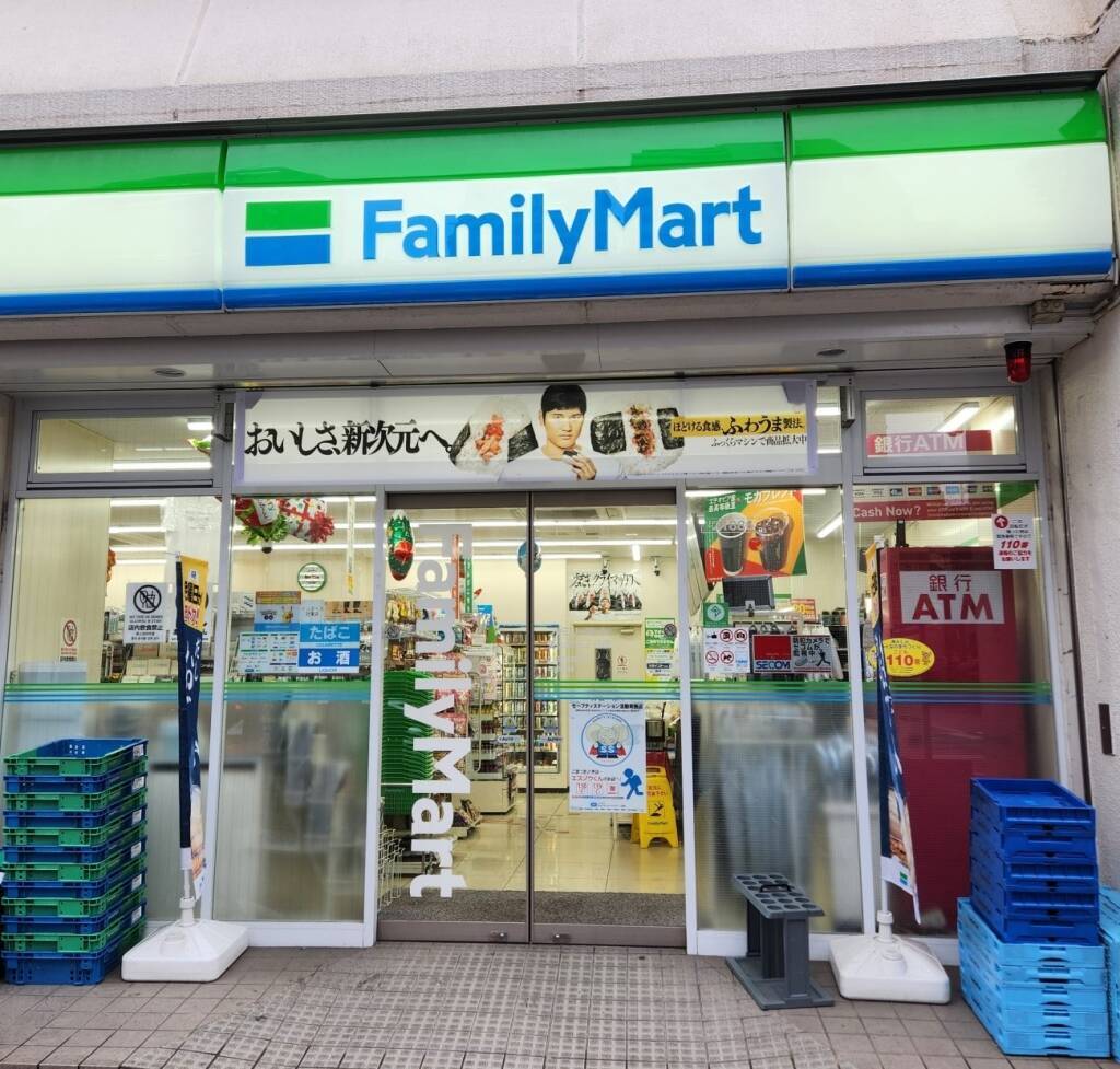 【ファミリーマート】「おむすび」施策が好調、キャンペーンを多数実施し来店動機に【2025年コンビニ動向 #1】