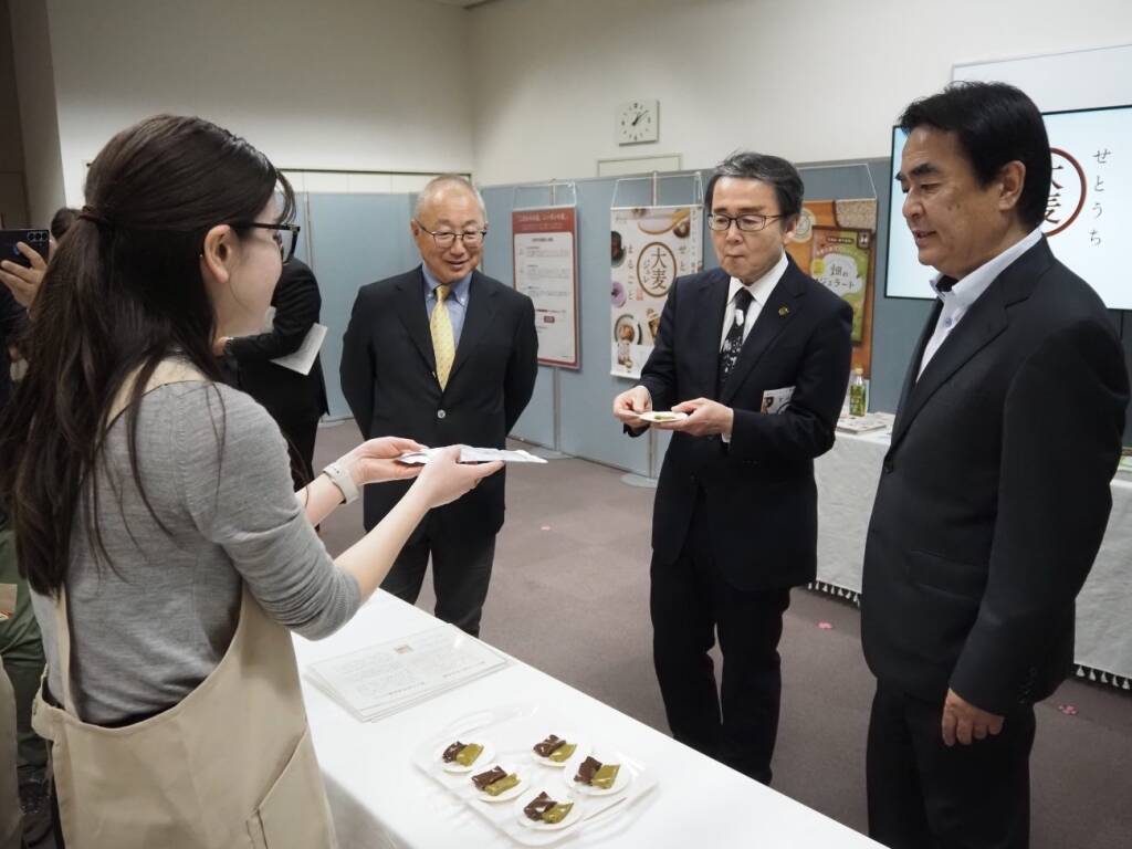 はだか麦を活用した“溶けないアイス”、吉原食糧が参画する瀬戸内麦推進協議会が開発