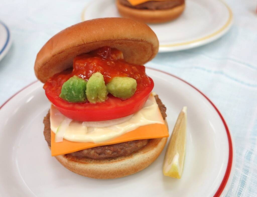 モスバーガー、新作「アボカド タコスバーガー」発売　昨夏300万食の人気シリーズ強化、ブラックアンガスバーガーも