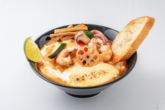 【太陽のトマト麺】創業20周年記念で歴代最大ヒット商品をリニューアルして新発売【ぷりぷり大エビ×炙りチーズ】