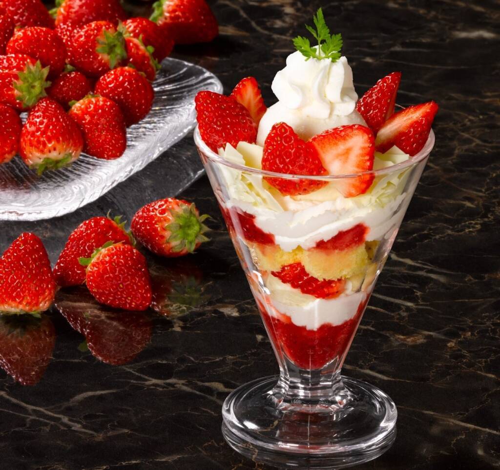 【ロイヤルホスト】国産苺デザートフェアを開催、「苺のパイ・ア・ラ・モード」など3品が登場　第1弾は1月15日から