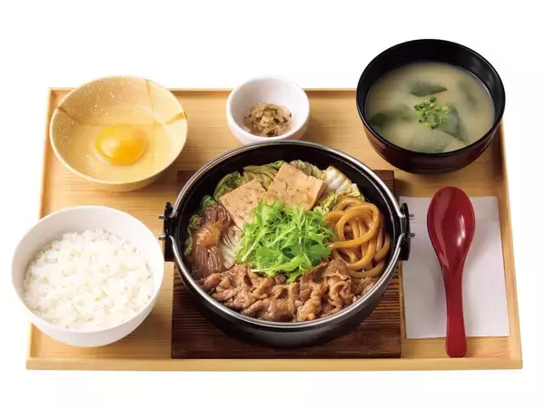 【やよい軒】「すき焼き定食」発売、牛肉・野菜・讃岐うどんに3種の本醸造醤油をブレンド