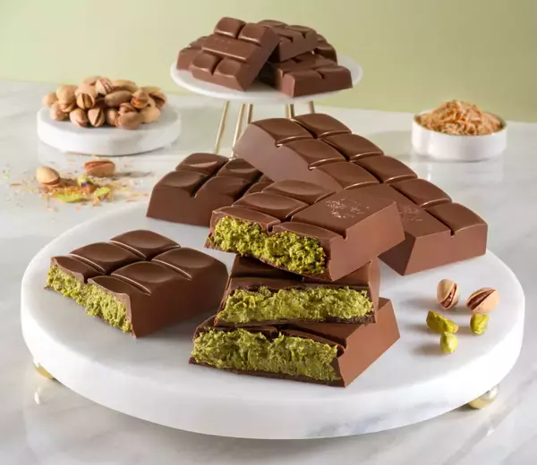 ゴディバのドバイチョコが期間･数量限定で販売開始「ミルクチョコレートタブレット ピスタチオ&クリスピーカダイフ」