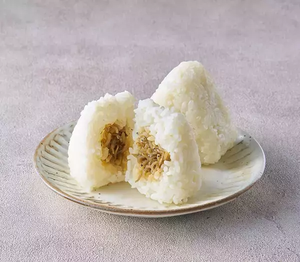 「セブンイレブン“美味しいご飯”のおにぎり発売、八代目儀兵衛監修「こだわりおむすび」梅ひじき・牛そぼろ・ちりめん山椒・だしむすび」の画像