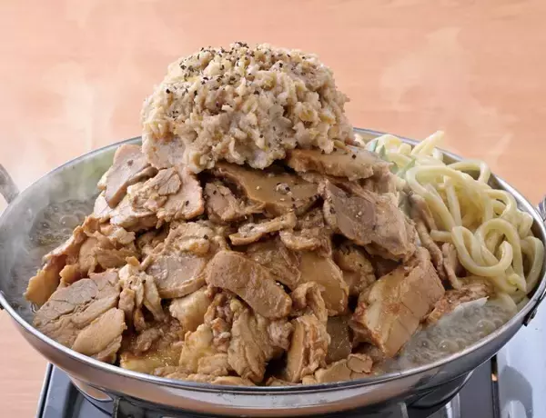 「【背徳感MAX】濃厚「背脂豚骨醤油ラーメン鍋」「味噌バターちゃんこ鍋」が販売（冬のグルメフェア開催中）」の画像