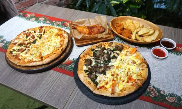 「ドミノ･ピザ“選ばなくていい贅沢”の新作ピザ「炭火焼ビーフと海老の贅沢ハーフ&ハーフ」発売」の画像