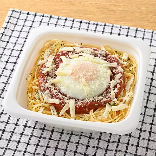 「ファミマ、“新食感”「もちっとパスタ」シリーズ登場/「LA BETTOLA da Ochiai」落合シェフ監修商品など4種を展開」の画像