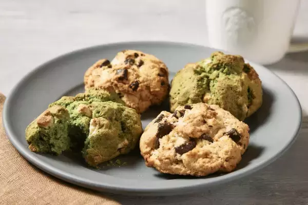 「【スタバ】定番スコーンをリニューアル、バターの風味豊かな味わい・さくっとした食感のバランスを追求/初のグルテンフリー商品『米粉カステラ』も発売」の画像