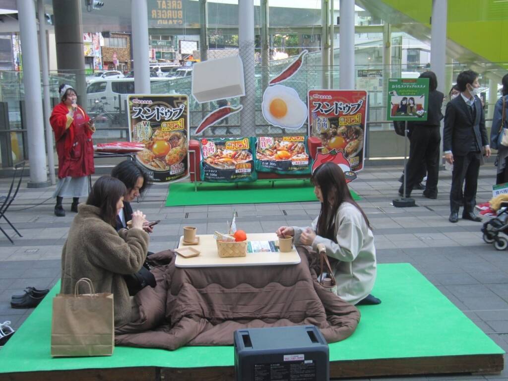 渋谷駅前で「スンドゥブ」試食イベント、若者への認知向上めざす【丸大食品】