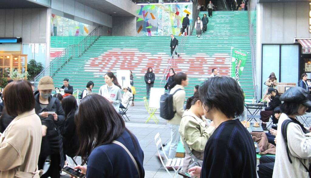 渋谷駅前で「スンドゥブ」試食イベント、若者への認知向上めざす【丸大食品】