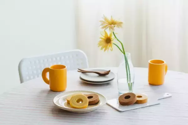 「ユーハイム 手のひらサイズの「リトルバウム」発売/バター&生クリームのコクと、ふんわり食感が楽しめる」の画像