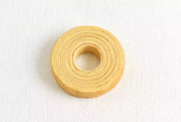 「ユーハイム 手のひらサイズの「リトルバウム」発売/バター&生クリームのコクと、ふんわり食感が楽しめる」の画像