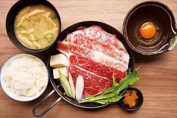 「和牛の「すき焼きランチ」が安くなる、ライスも大盛り無料　「大衆すき焼き専門店」が新店舗をオープン」の画像