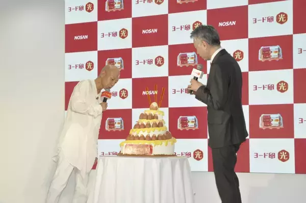 「【日本農産工業】「ヨード卵･光」発売50周年記念で新CM、5月1日から全国放映/お笑いコンビ･バイきんぐの小峠英二さんを起用、コク3.5倍の特徴をアピール」の画像