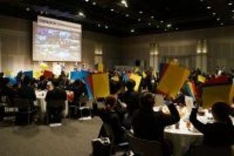 日清医療食品とエームサービス、アートやゲーム、フォトコンテストで新入社員を歓迎