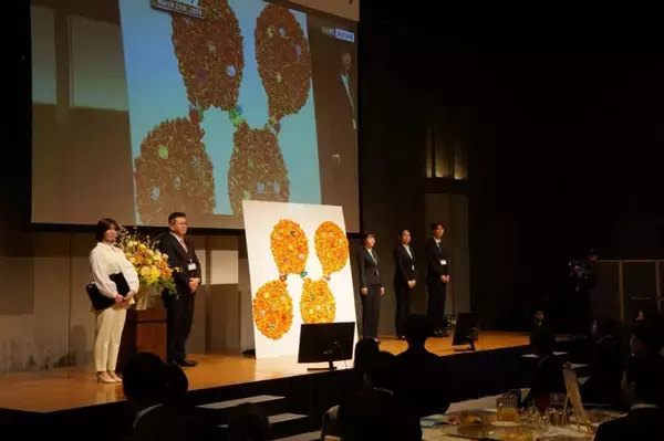 「日清医療食品とエームサービス、アートやゲーム、フォトコンテストで新入社員を歓迎」の画像