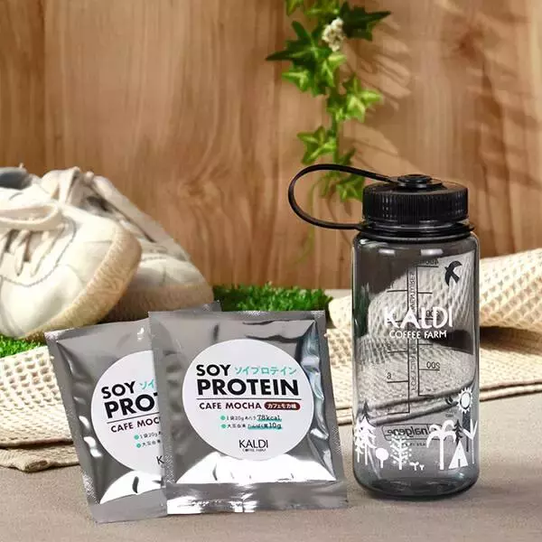 「カルディコーヒーファーム「ナルゲンボトルセット」数量限定販売、アウトドアで人気の広口ボトルを“KALDI”ロゴ入りに、粉末プロテインと合わせてオンライン限定で」の画像