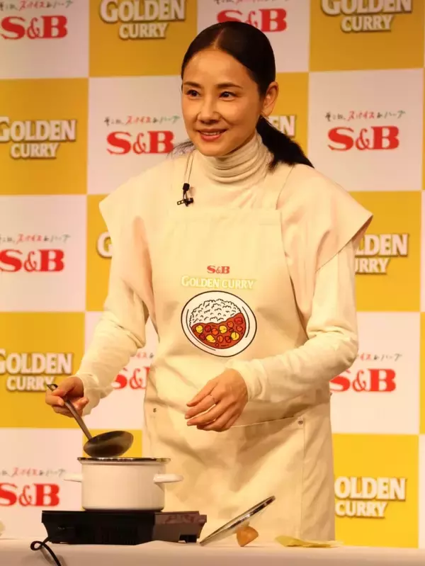 「エスビー食品、ゴールデンカレー60周年でパウダールウ投入　海外展開も強化」の画像