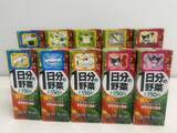「野菜飲料に“推し活”を導入、伊藤園×サンリオ、30種シールで新たな顧客層にアプローチ」の画像1