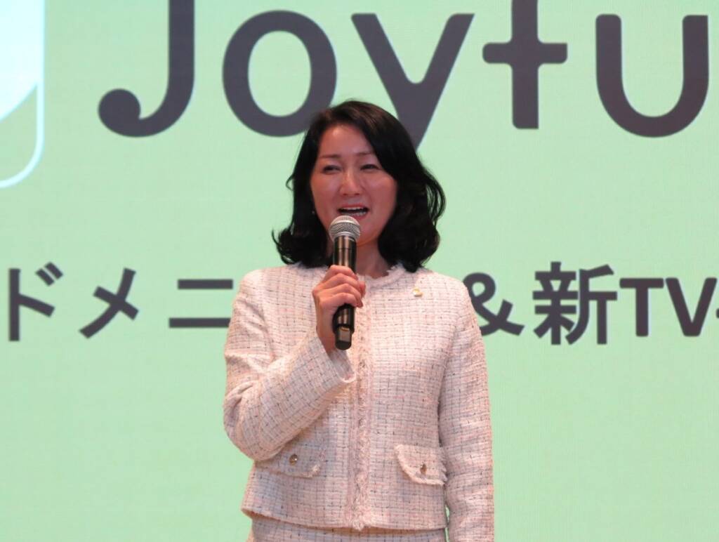 ロバート秋山が“秋山芭蕉”に変身、ジョイフル春夏新グランドメニュー発表会 / 厚切りステーキや白桃スイーツなど