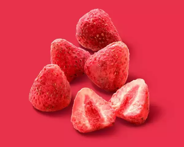 「【ファミマのいちご狩り】ラインアップは全16種!いちご×練乳･ミルク･クリーム･ホワイトチョコレートなど“白”の素材を組み合わせたスイーツ発売」の画像