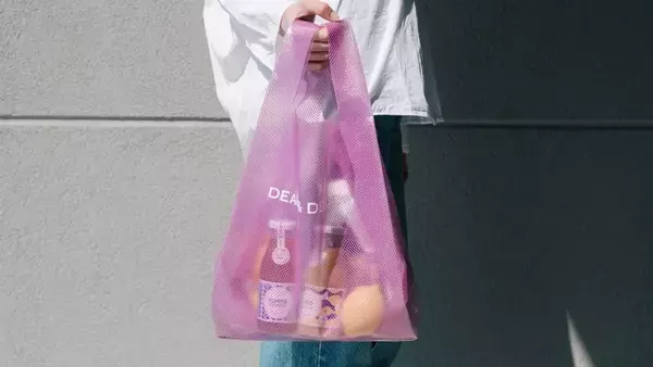 「DEAN & DELUCA“雨の日が待ち遠しくなる”「ショッピングバッグ ブルーベリー」発売、EVAメッシュ素材を使用/ディーン&デルーカ」の画像