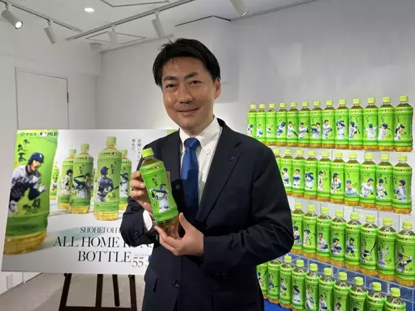 「伊藤園、大谷翔平選手の全63本塁打を「お～いお茶」ボトルに 渋谷で一斉公開」の画像