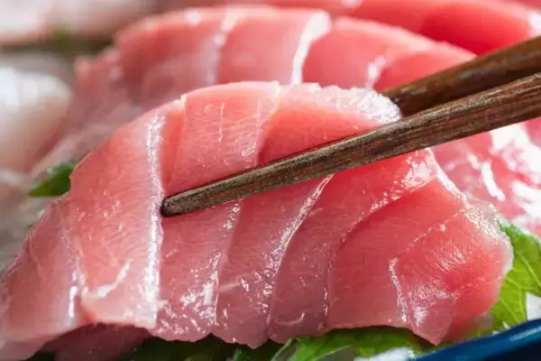 「食べ飲み放題（3,300円）を頼めば「追加料金なし」で本マグロも食べ放題になる　人気居酒屋でキャンペーン開催」の画像