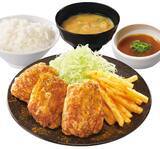 「からやま、からあげをカレーダレに絡めて味わう「出汁カレーつけから定食」発売」の画像1