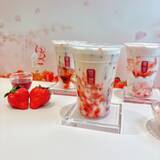 「【ゴンチャ】春の定番「いちご杏仁」発売/ミニチュアサイズの「いちご杏仁 キーホルダー」の販売やオリジナルステッカーのプレゼント、SNSキャンペーンも！」の画像1