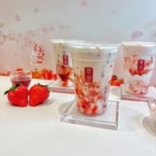 【ゴンチャ】春の定番「いちご杏仁」発売/ミニチュアサイズの「いちご杏仁 キーホルダー」の販売やオリジナルステッカーのプレゼント、SNSキャンペーンも！