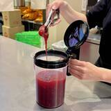 「【ゴンチャ】春の定番「いちご杏仁」発売/ミニチュアサイズの「いちご杏仁 キーホルダー」の販売やオリジナルステッカーのプレゼント、SNSキャンペーンも！」の画像3