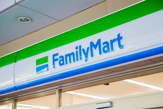 ハワイフェア開催、マカダミアナッツチョコをイメージしたエクレア･アイスが登場　ロコモコなど全9種を展開【ファミマ】