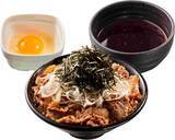 「はなまるうどん×「なぜ蕎麦にラー油を入れるのか。」がコラボ『牛肉ラー油つけ麺』/10月16日～11月12日の期間限定で30店舗･1日15食限定販売」の画像1