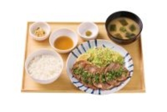 【やよい軒】独特な食感の“豚タン”×特製にんにく塩ぽん酢「ネギたっぷり豚タン定食」発売/ 12月2日から