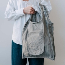 【DEAN & DELUCA】ぶどうの果皮で染めた限定バッグ(全3色)登場、ワインの副産物が美しい色に