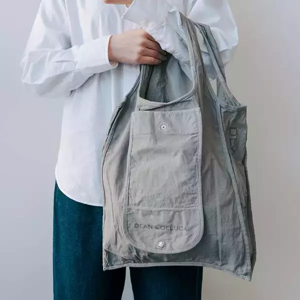 【DEAN & DELUCA】ぶどうの果皮で染めた限定バッグ(全3色)登場、ワインの副産物が美しい色に