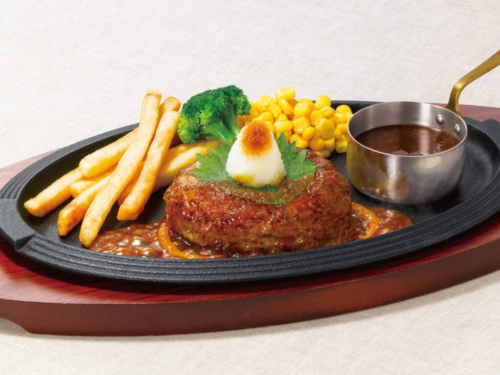 【ロイヤルホスト】「黒×黒ハンバーグ」リニューアル&新商品「ロイヤルホストハンバーグ」登場