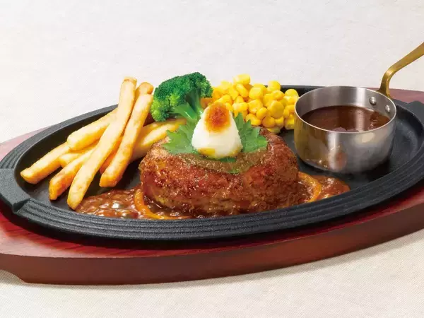 「【ロイヤルホスト】「黒×黒ハンバーグ」リニューアル&新商品「ロイヤルホストハンバーグ」登場」の画像