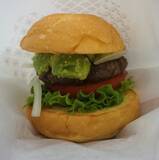 「【モスバーガー】動物性食材不使用の新作「米粉入りバンズのアボカドバジルバーガー」発売、6年ぶりにソイパティ刷新」の画像4