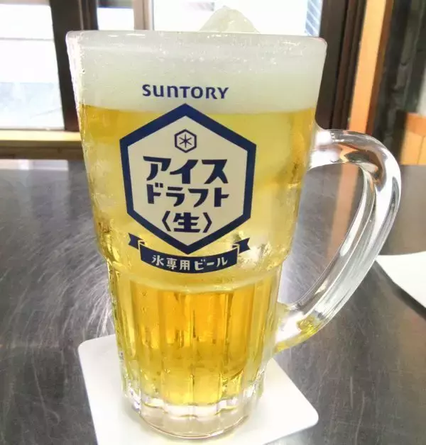 氷専用ビール「アイス・ドラフト〈生〉」、料飲店限定で通年販売を開始/サントリービール