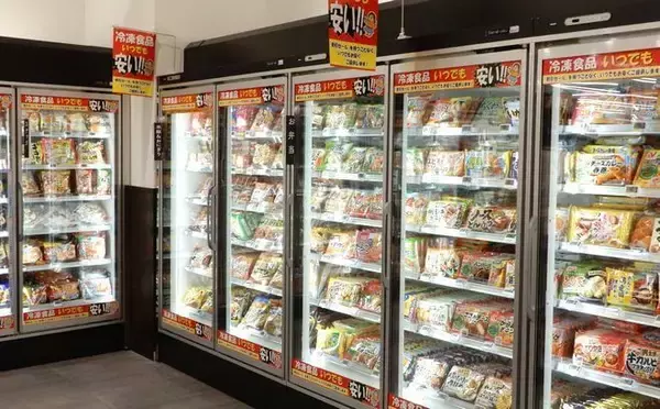 「「いなげや川崎京町店」開店、長蛇の列で入場規制も　簡便需要を見込み冷食拡充」の画像