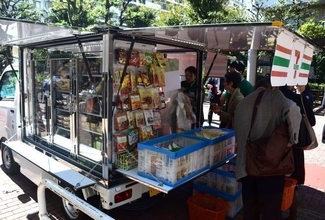 セブン-イレブンの移動販売「セブンあんしんお届け便」が100台突破、1道1都2府32県で展開