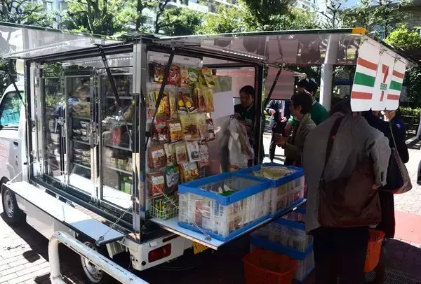 セブン-イレブンの移動販売「セブンあんしんお届け便」が100台突破、1道1都2府32県で展開